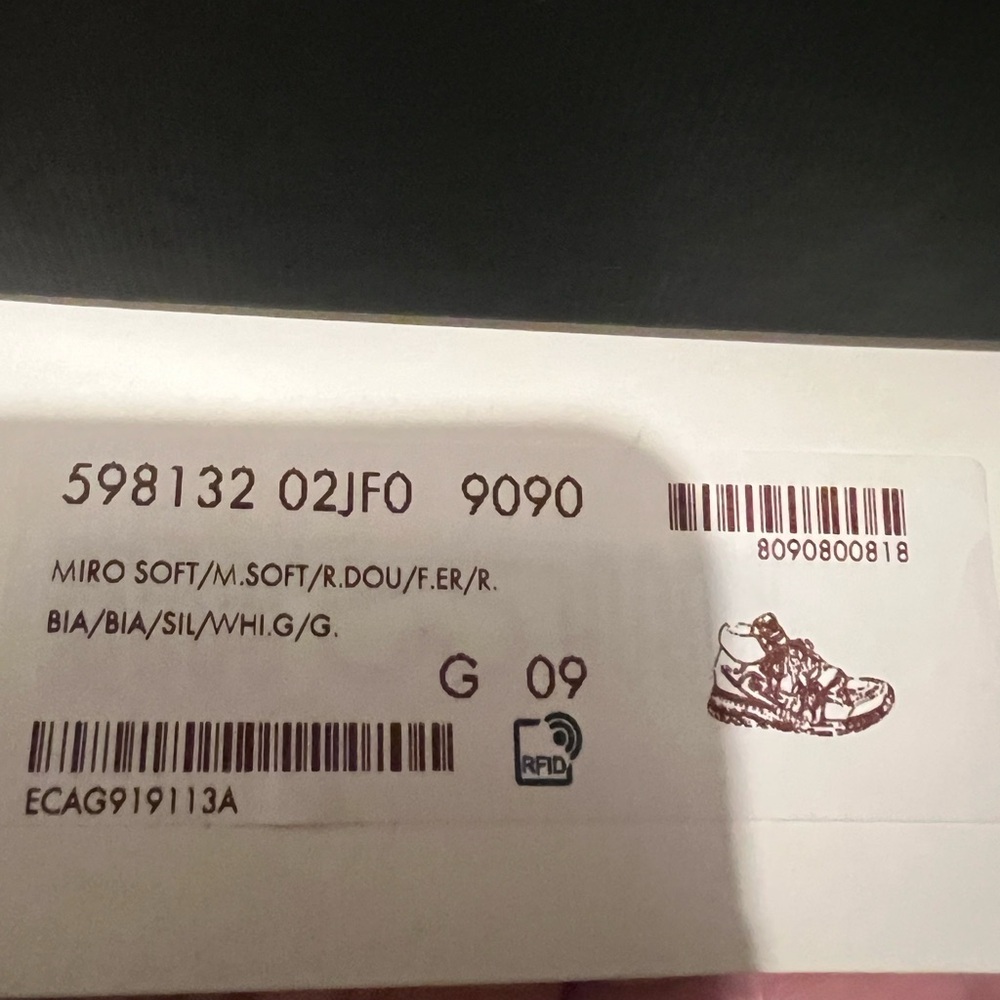 Men’s Gucci Sneakers - Picture 3 of 3